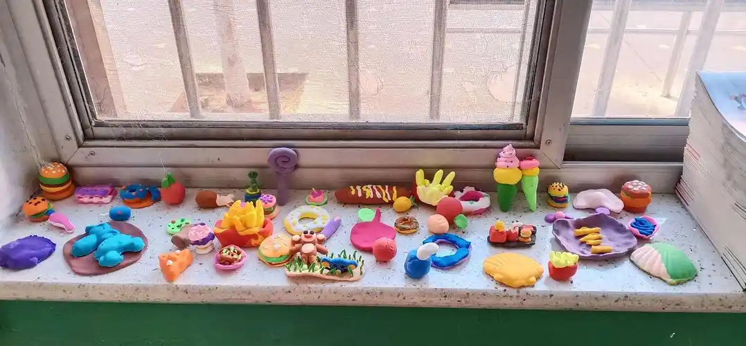 "巧手捏彩泥 缤纷小世界"～市直第九小学一(12)班