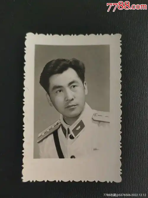 图片即可轻松放大,缩小更多"老照片"商品>>>>￥359品99六十年代军人