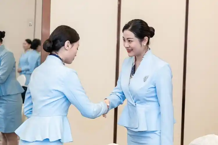 礼仪培训吸引机会锁住别人的目光遇见更好的自己