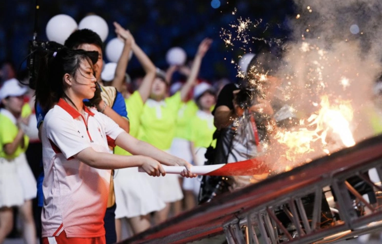 全运会正式开幕苏炳添变身火炬手杨倩点燃复兴之火