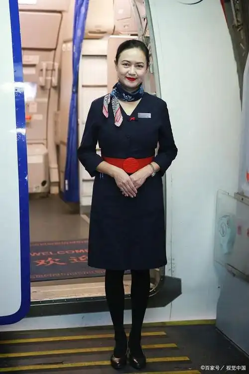海航空姐体重超重停飞是否合理