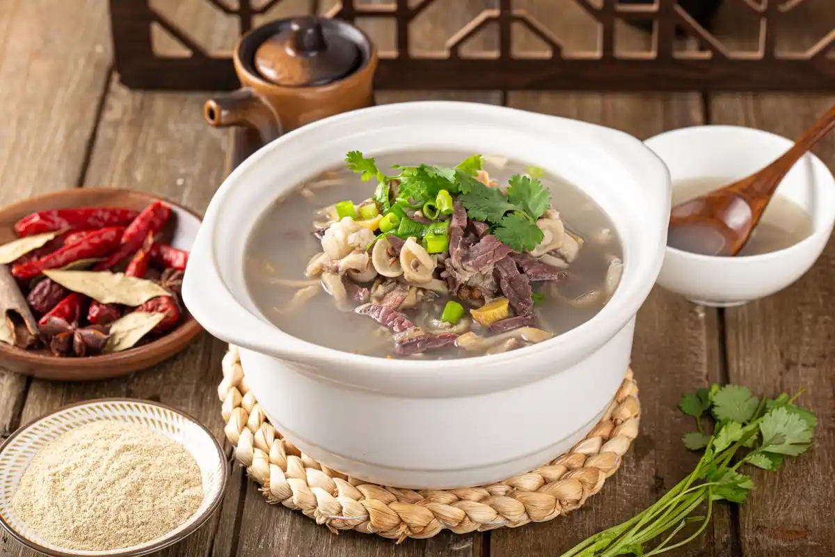 清汤炖羊肉,御寒