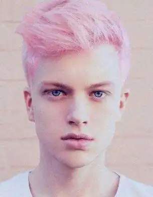 男生粉色发型好看吗粉色男生发型是不是很非主流