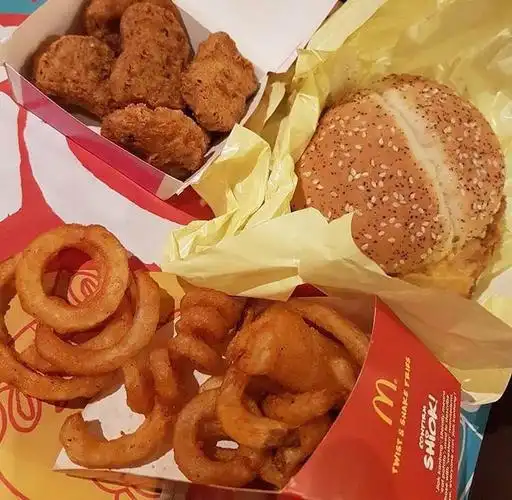 飞去世界各地吃麦当劳 食你千遍也不厌倦 - hubao.