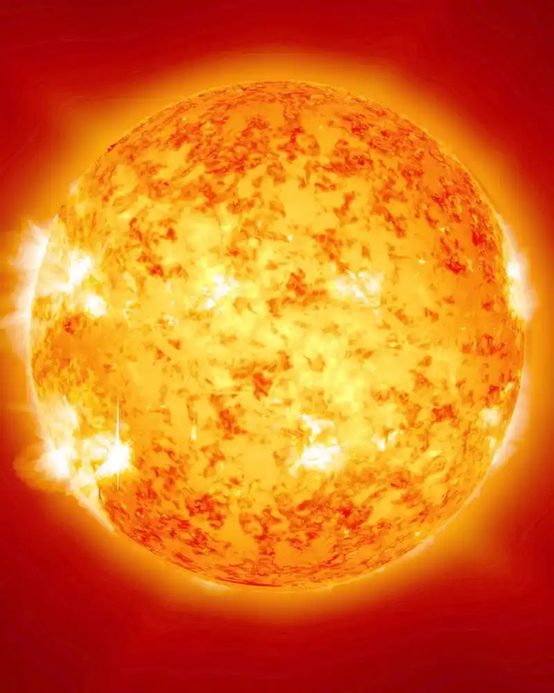 燃烧和炽热的太阳,燃烧和炽热的太阳在外层空间与一些太阳的活动