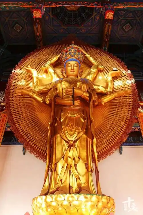 山西五台山大圣竹林寺千手千钵文殊菩萨圣像(图片来源:十愿百科 摄影