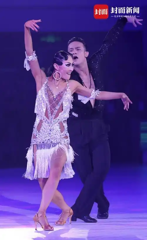 图集|世界体育舞蹈节中国组合阎棒棒杜玉君再夺一冠_拉丁舞_项冠军
