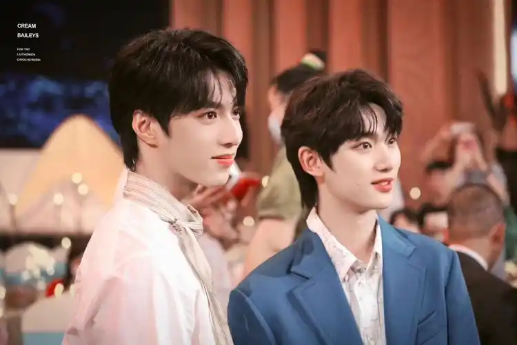 刘耀文×丁程鑫 文鑫 完年 cr wb