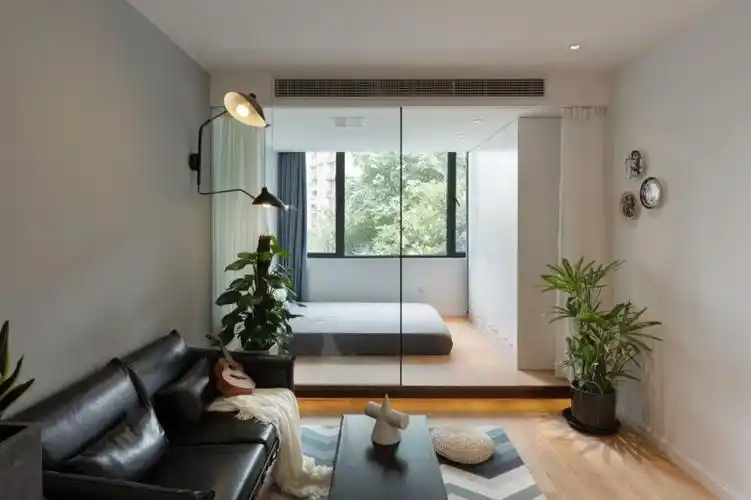 单独的浴缸淋浴区设计 35平米紧凑小户型装修 轻松搞定收纳 35平蜗居