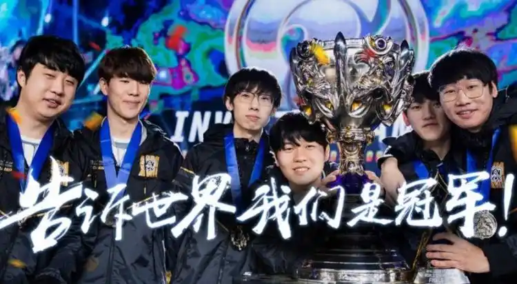 余霜接受采访谈十年经历18年ig夺冠才真正让大众认识到电竞