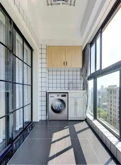 太神了在阳台上这样贴瓷砖面积立马扩大