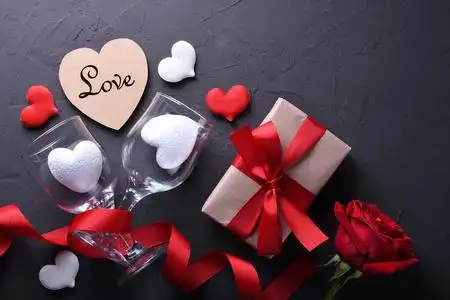 情人节背景贺卡爱的象征,红色装饰与眼镜心玫瑰礼物石头背景.