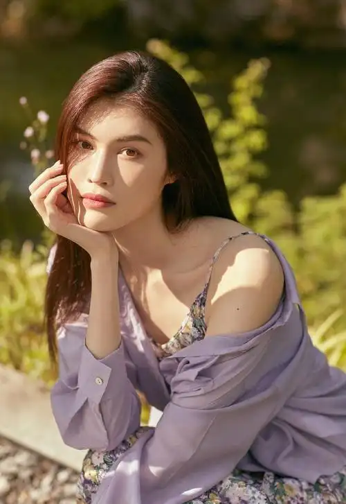 不愧是维密天使超模何穗,夏季私服写真曝光,魔鬼身材实力抢镜