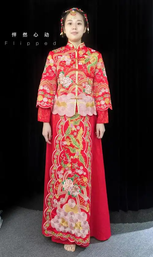 喜庆红  礼服款式:长袖婚纱  婚纱材质:绸面  风格选择:优雅中式