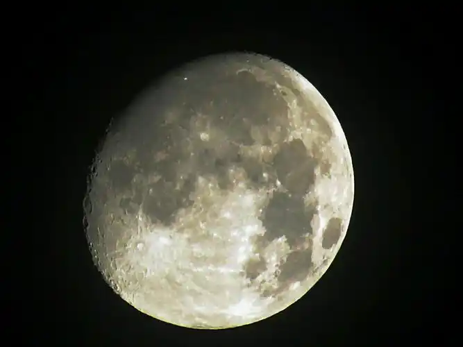 【十五的月亮十六圆】用佳能高倍数数码相机拍摄,初三到十六的月亮