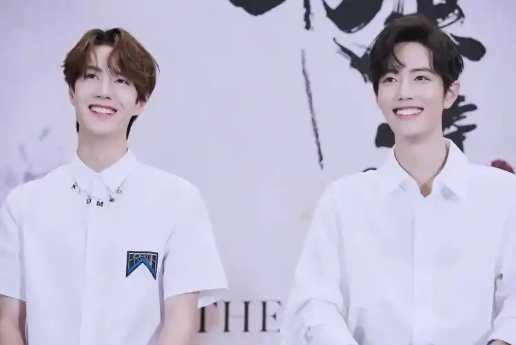 肖战王一博泰国见面会借位吻,肖战王一博泰国借位-图片大观-奇异网