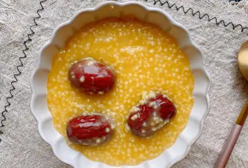 冬天要多喝小米粥加点南瓜养胃又暖身多做2步粥又香又浓稠