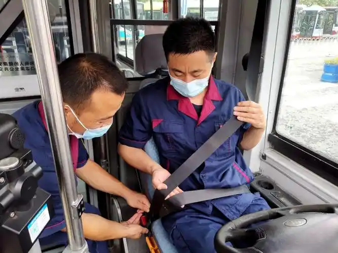 北京"车医生"普查公交车安全带,更新39辆车
