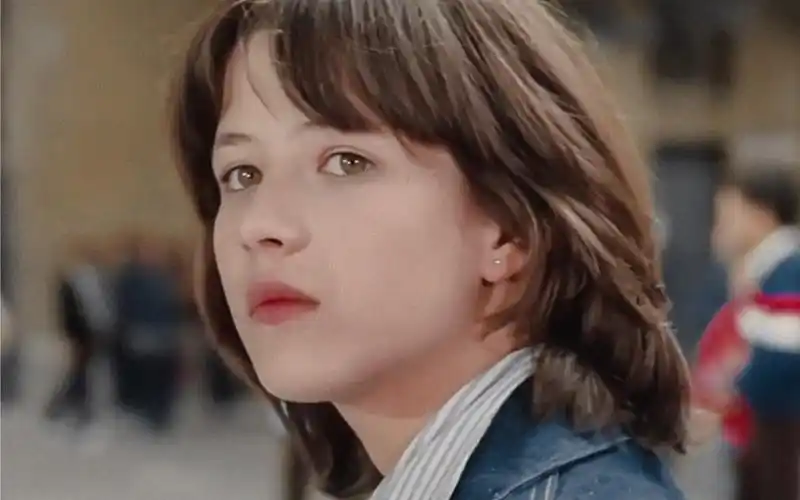 苏菲玛索|《初吻》中惊艳世界的灵动容颜 少年少女的青春悸动