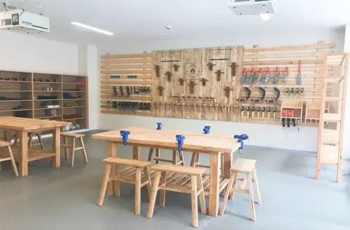 98木工课98书法室98标准游泳池98攀岩场地考验孩子意志力