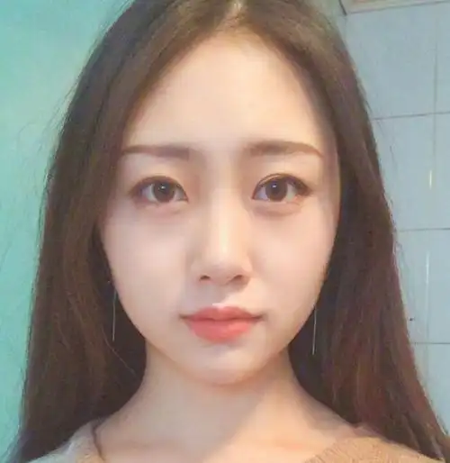 这三张自拍用哪个当头像比较好呢