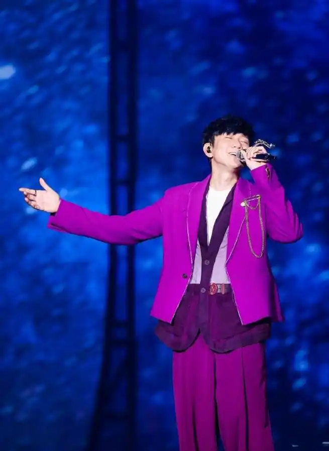 林俊杰上海官宣!2023jj20世界巡回演唱会上海虹口足球场见!