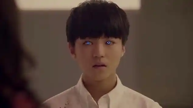 王俊凯把这哭戏演绎的淋漓尽致,就是这款美瞳有点出戏了!