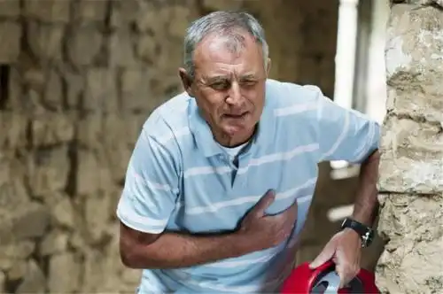 身上左肋骨下隐隐发疼或许和这4个问题有关别不当回事