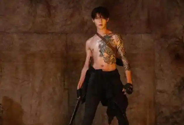 张日山的纹身是麒麟还是穷奇?