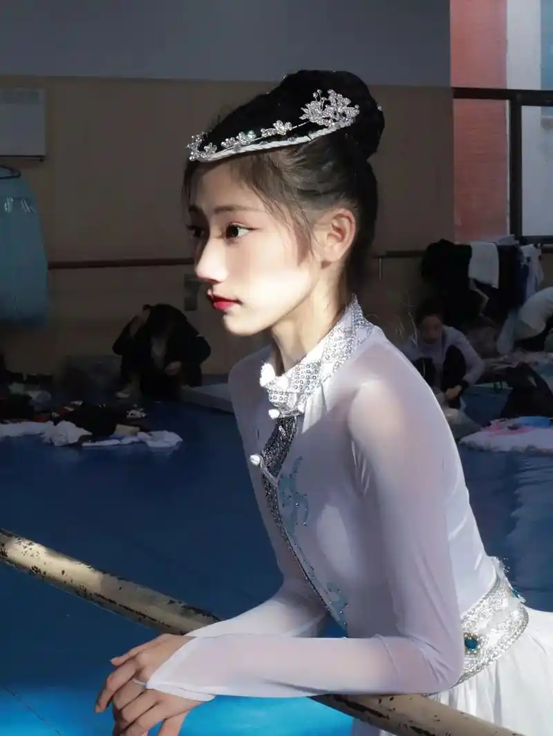 舞蹈生的美 #北音舞张佳碧莹 #2323一定上岸 - 抖音