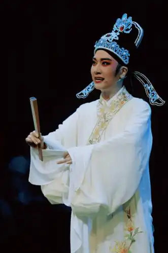 唱得好扮相帅费鑫萍是个越剧潜力股