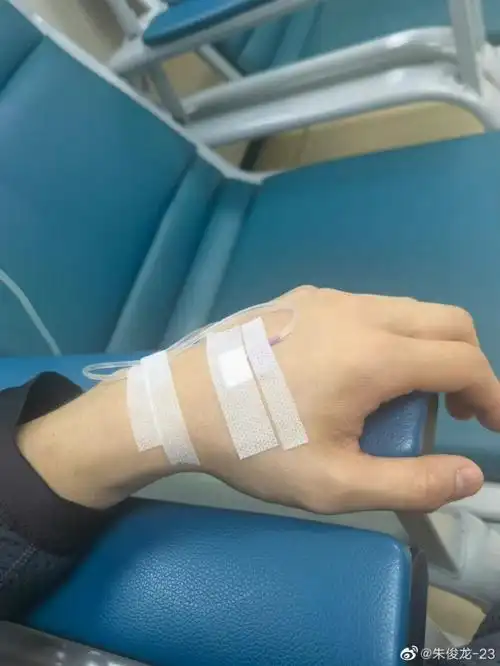 朱俊龙晒打点滴照片:day115day215day315|打点滴|浙江广厦|朱俊