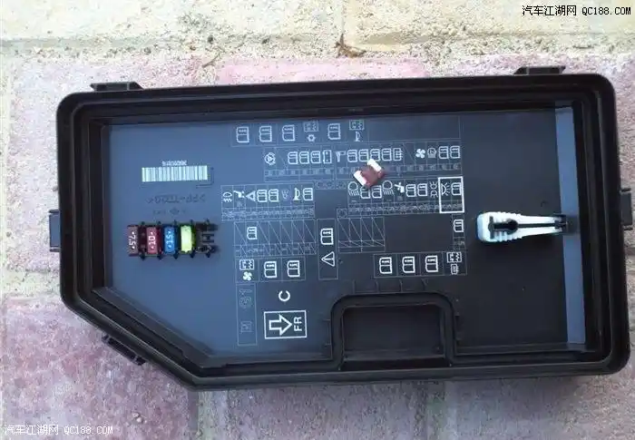 09年思域阅读灯保险丝 十代思域日行灯保险丝