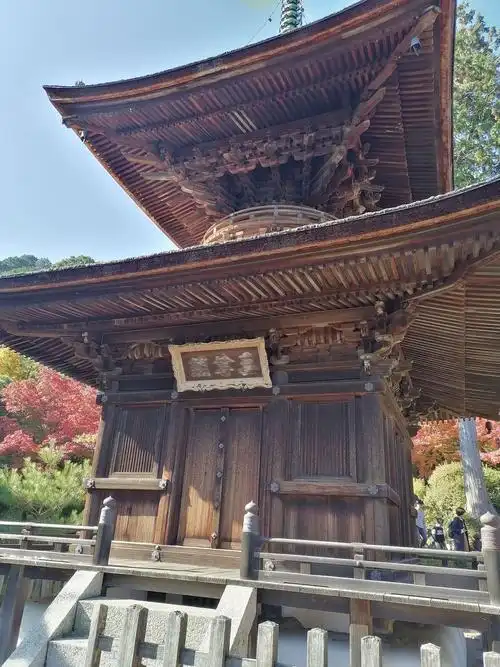 日本寺庙多为仿唐代建筑,木建筑结构.