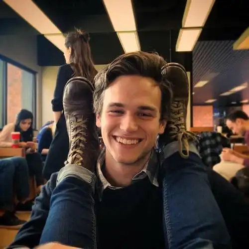 布兰登·弗林 brandon flynn的图片