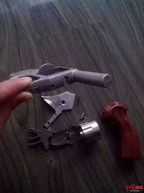 26岁残疾小伙仿售发令枪获刑11年半不服上诉枪管实心不装弹