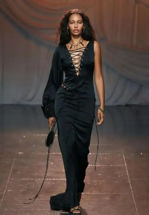 秀场"湿身"魅惑,这样设计好牛逼!