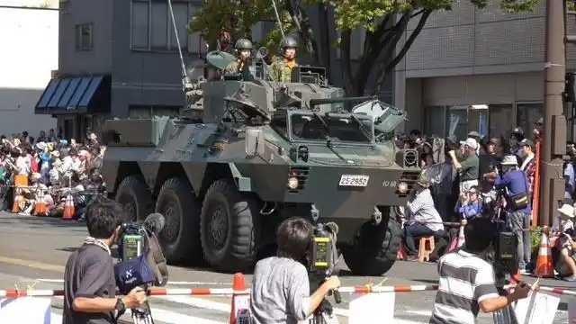 陆自春日基地第10侦察队的87式轮式侦察装甲车.