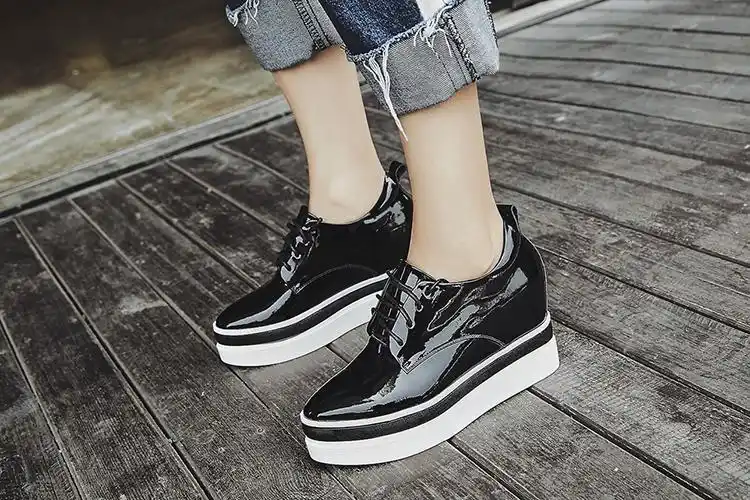 松糕鞋女厚底内增高女鞋亮皮漆皮春秋新款百搭低帮休闲单鞋坡跟鞋