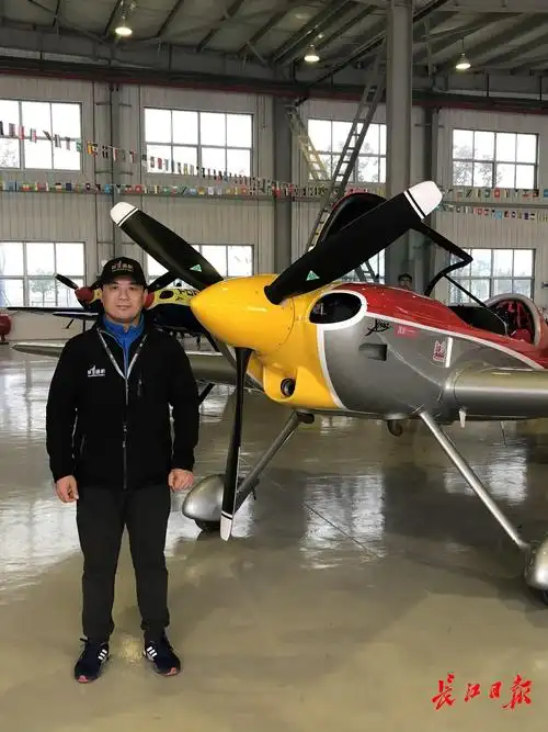 记者张智摄长江日报融媒体11月16日讯3架xa42螺旋桨飞机在距离地面不