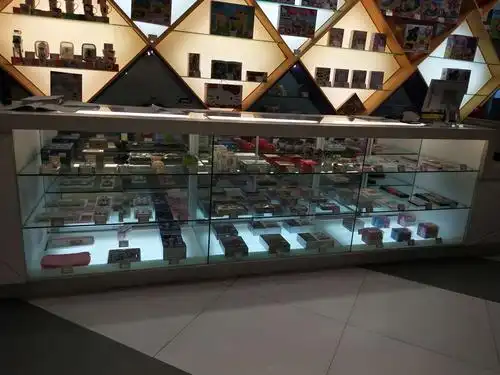 礼品台前柜礼品展示