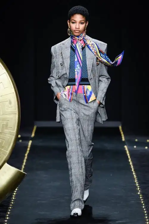 versace2019秋冬高级成衣 - 堆糖,美图壁纸兴趣社区