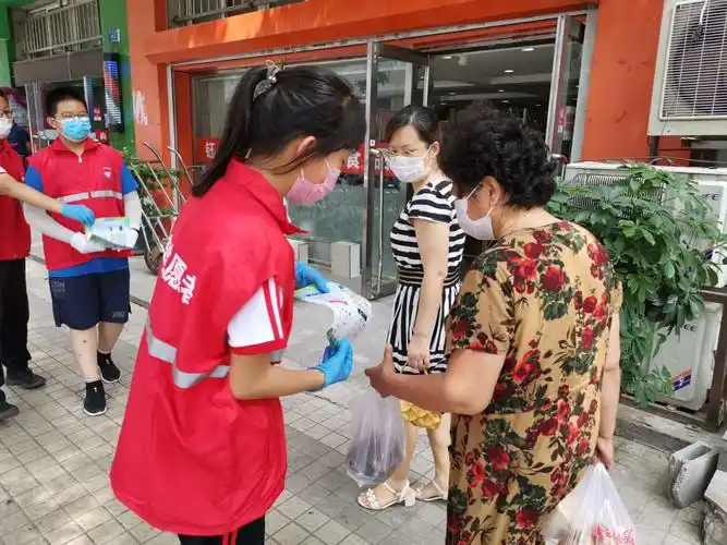 社区和西岗区三十四中学义工队联合开展"我为创城助力"青少年志愿服务