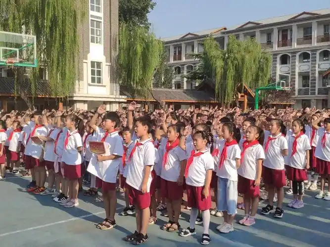 我和祖国共成长安阳市第一实验小学新学期开学典礼暨升旗仪式