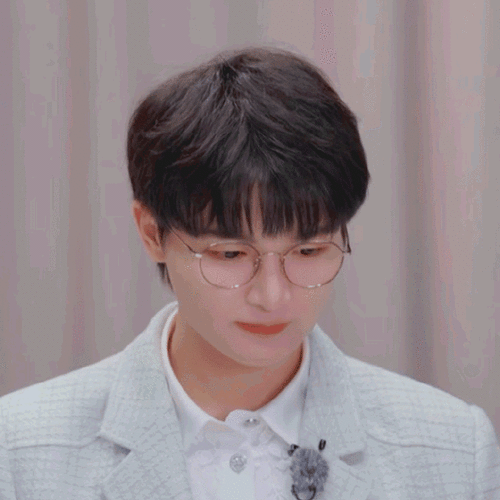 周深超话#周深声生不息家年华#戴眼镜把我迷晕了03@卡布叻_周深