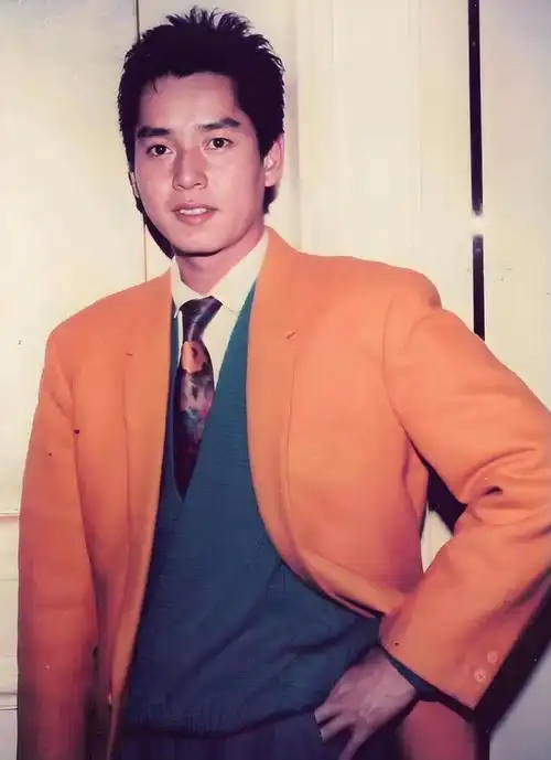 他是最渣的男星,和小22岁的女粉生儿子,妻子丁克15年后削发为尼|陈友