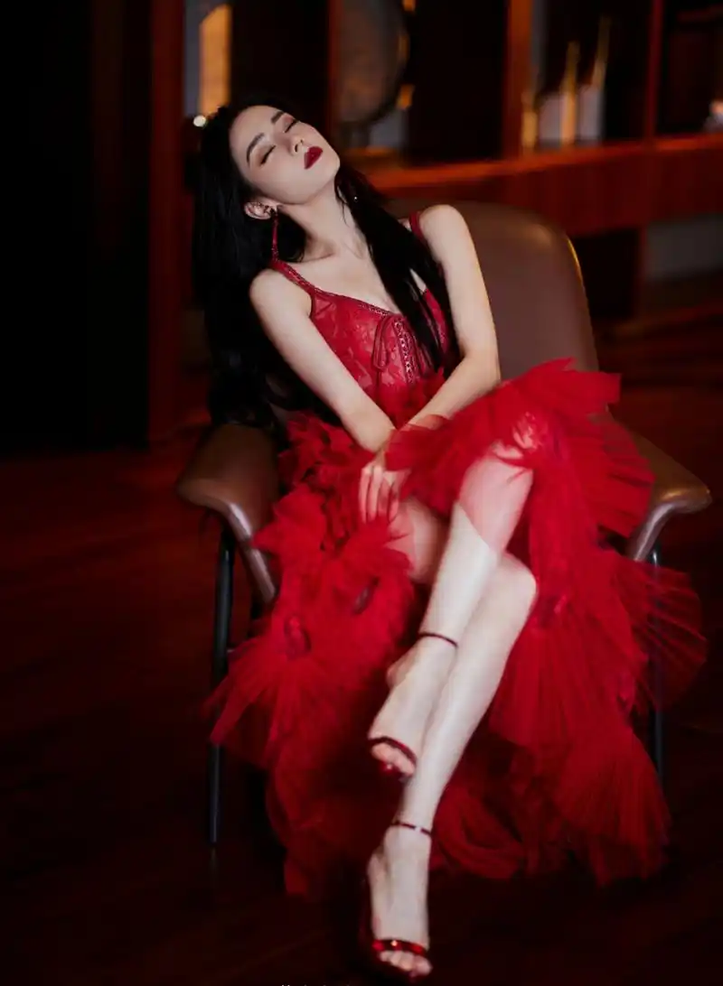 迪丽热巴# 天不怕,地不怕,就怕热巴的美腿和大胯