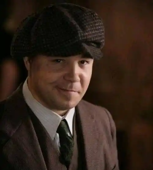 原创黑手党教父阿尔卡彭从小酒保到大枭雄源于脸上的一个刀疤