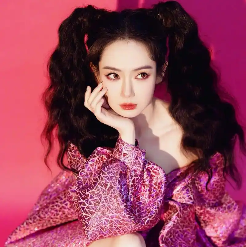 【美女头像分享】戚薇,又甜又魅,是夜里闪亮的精灵,是粉色绽放的玫瑰.