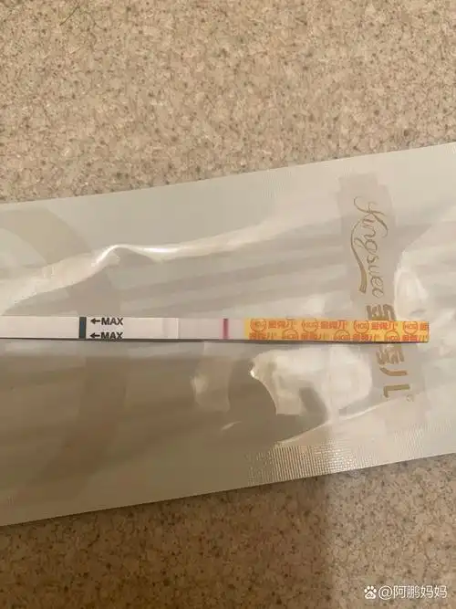 用金秀儿早孕试纸连续测了两天 都是这样浅浅的 不仔细看都看不到的